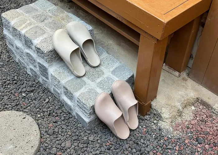 2 Minute Walk From Gyeongbokgung Station Hanok Mongyu 夢遊 Wellness Bathtub Netflix ヴィラ *