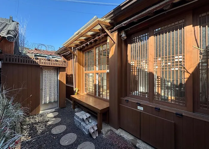 2 Minute Walk From Gyeongbokgung Station Hanok Mongyu 夢遊 Wellness Bathtub Netflix ヴィラ *