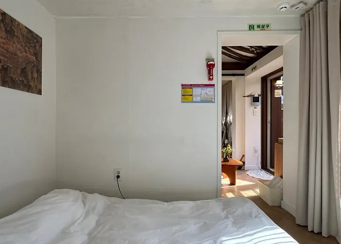 2 Minute Walk From Gyeongbokgung Station Hanok Mongyu 夢遊 Wellness Bathtub Netflix ヴィラ ソウル特別市