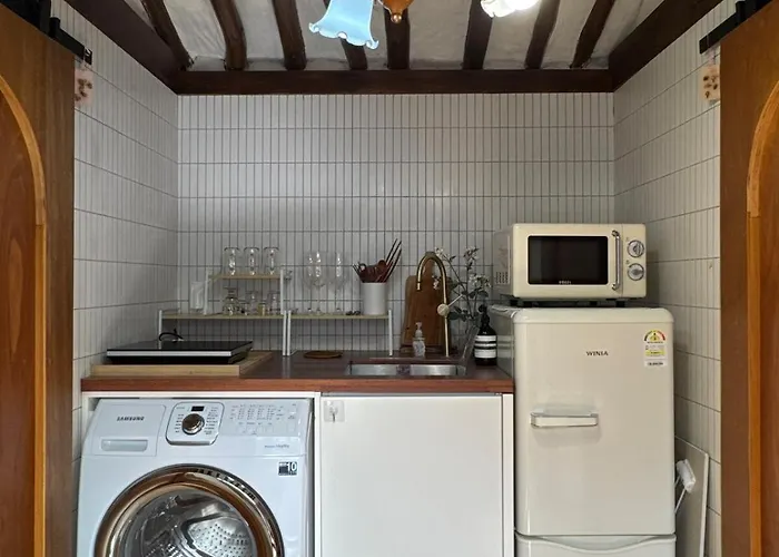 2 Minute Walk From Gyeongbokgung Station Hanok Mongyu 夢遊 Wellness Bathtub Netflix *