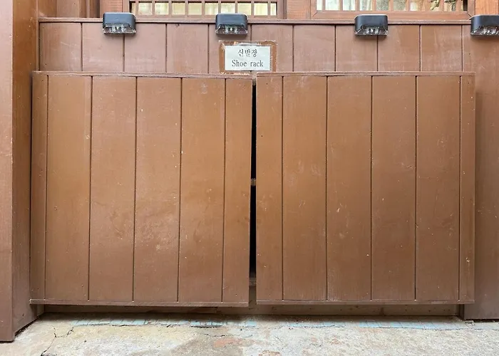 2 Minute Walk From Gyeongbokgung Station Hanok Mongyu 夢遊 Wellness Bathtub Netflix *