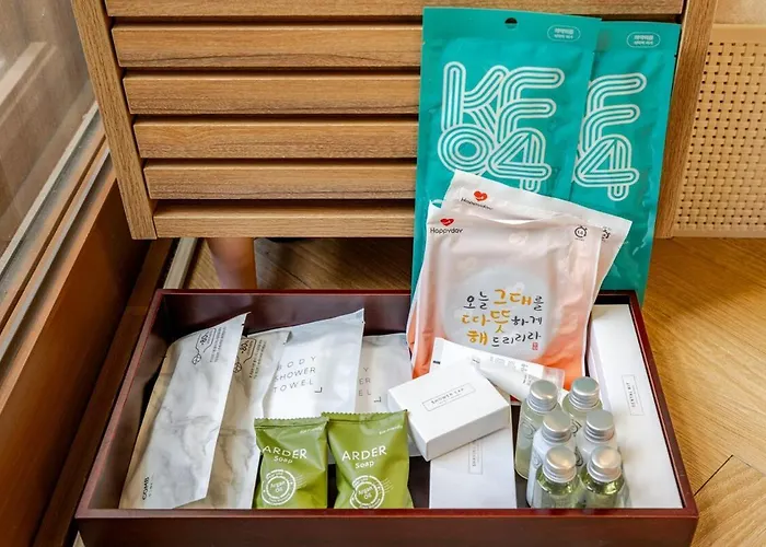 2 Minute Walk From Gyeongbokgung Station Hanok Mongyu 夢遊 Wellness Bathtub Netflix
