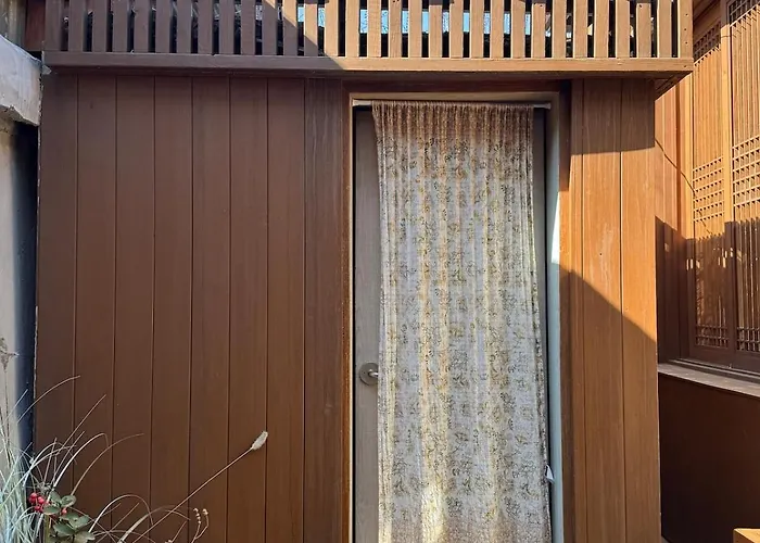 2 Minute Walk From Gyeongbokgung Station Hanok Mongyu 夢遊 Wellness Bathtub Netflix
