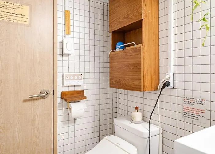 2 Minute Walk From Gyeongbokgung Station Hanok Mongyu 夢遊 Wellness Bathtub Netflix ヴィラ *